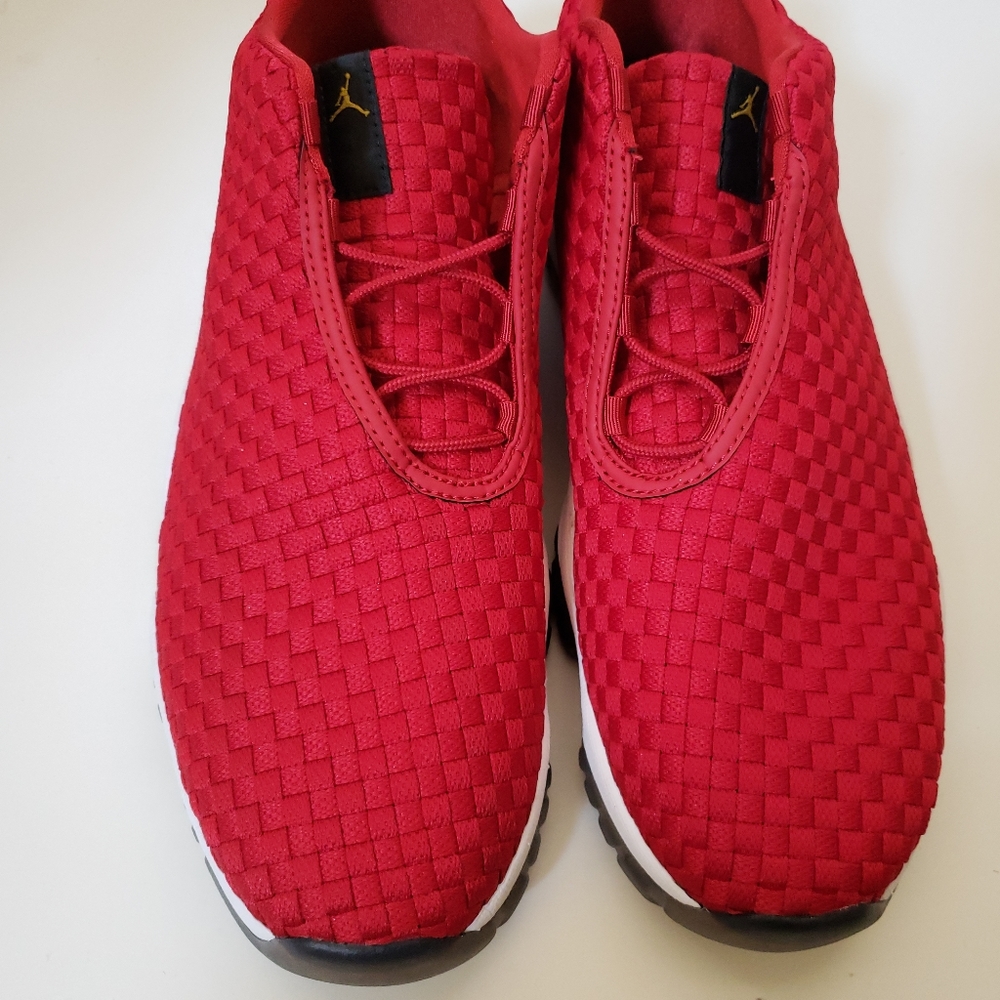 Jordan future size 12